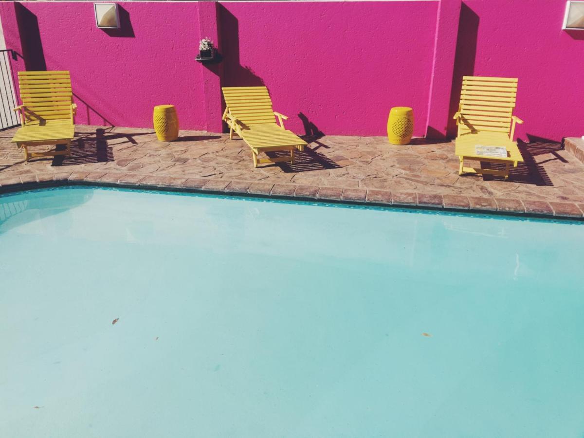 The Hedge Guesthouse Kuruman Bagian luar foto