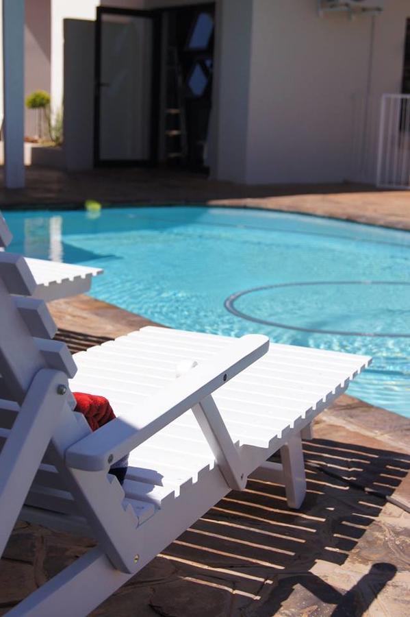 The Hedge Guesthouse Kuruman Bagian luar foto