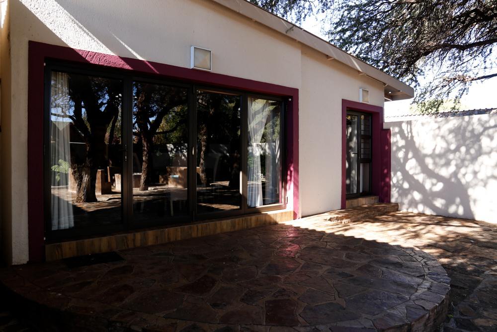 The Hedge Guesthouse Kuruman Bagian luar foto