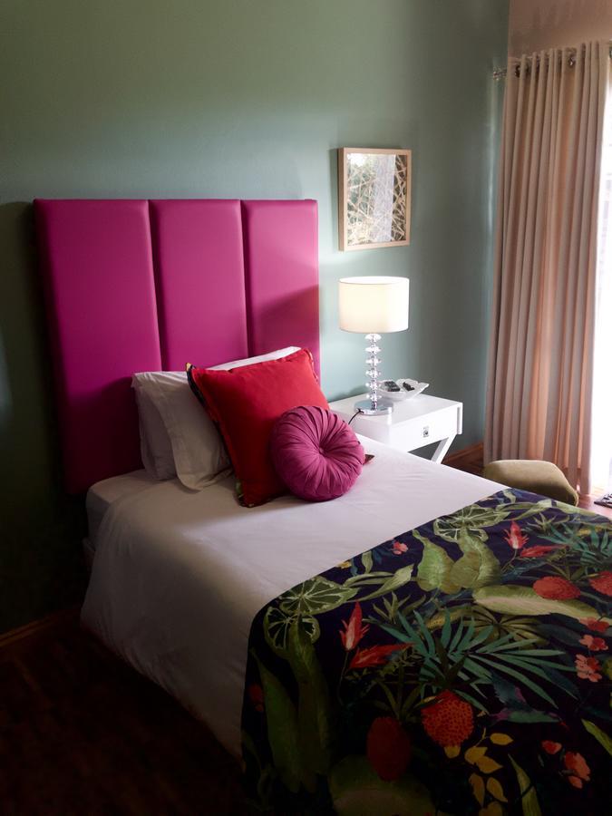 The Hedge Guesthouse Kuruman Bagian luar foto