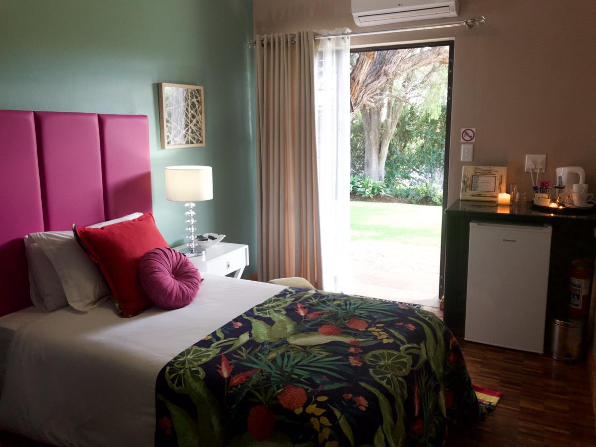 The Hedge Guesthouse Kuruman Bagian luar foto