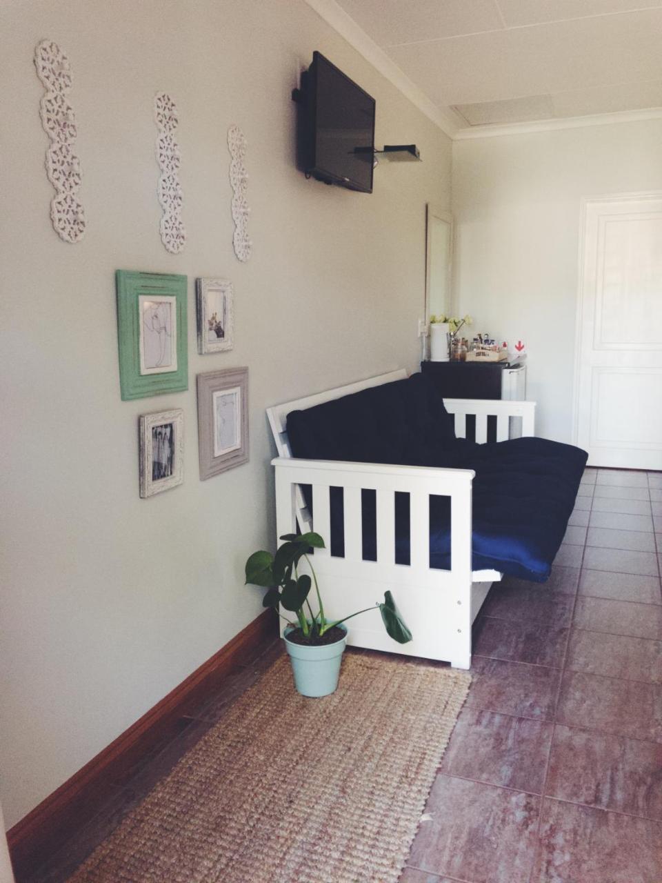 The Hedge Guesthouse Kuruman Bagian luar foto