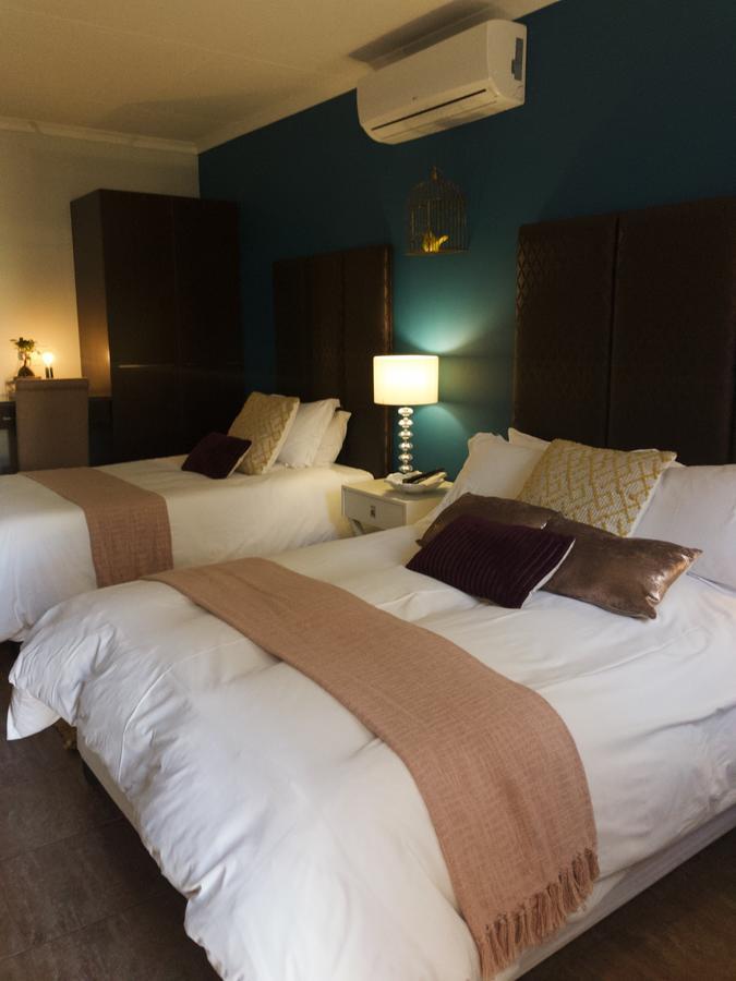 The Hedge Guesthouse Kuruman Bagian luar foto