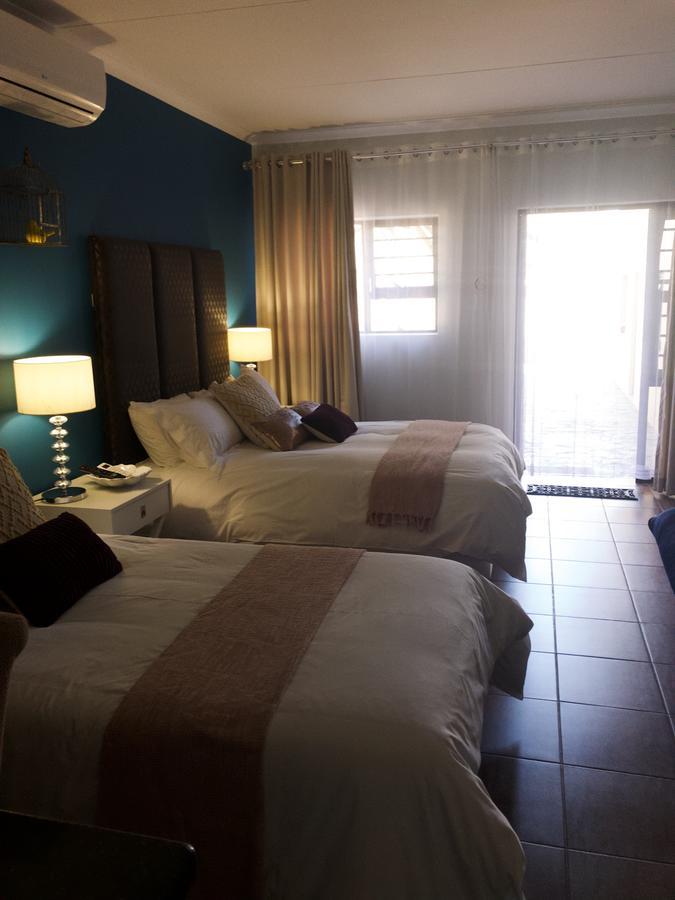 The Hedge Guesthouse Kuruman Bagian luar foto